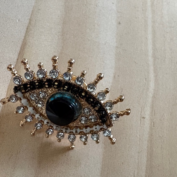 Jewelry - Glamorous Gold and Black Eye Brooch